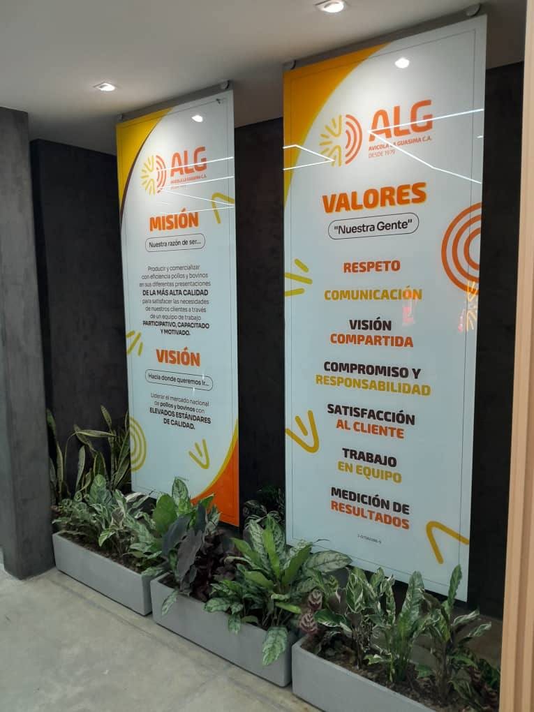 Paneles corporativos de ALG con plantas