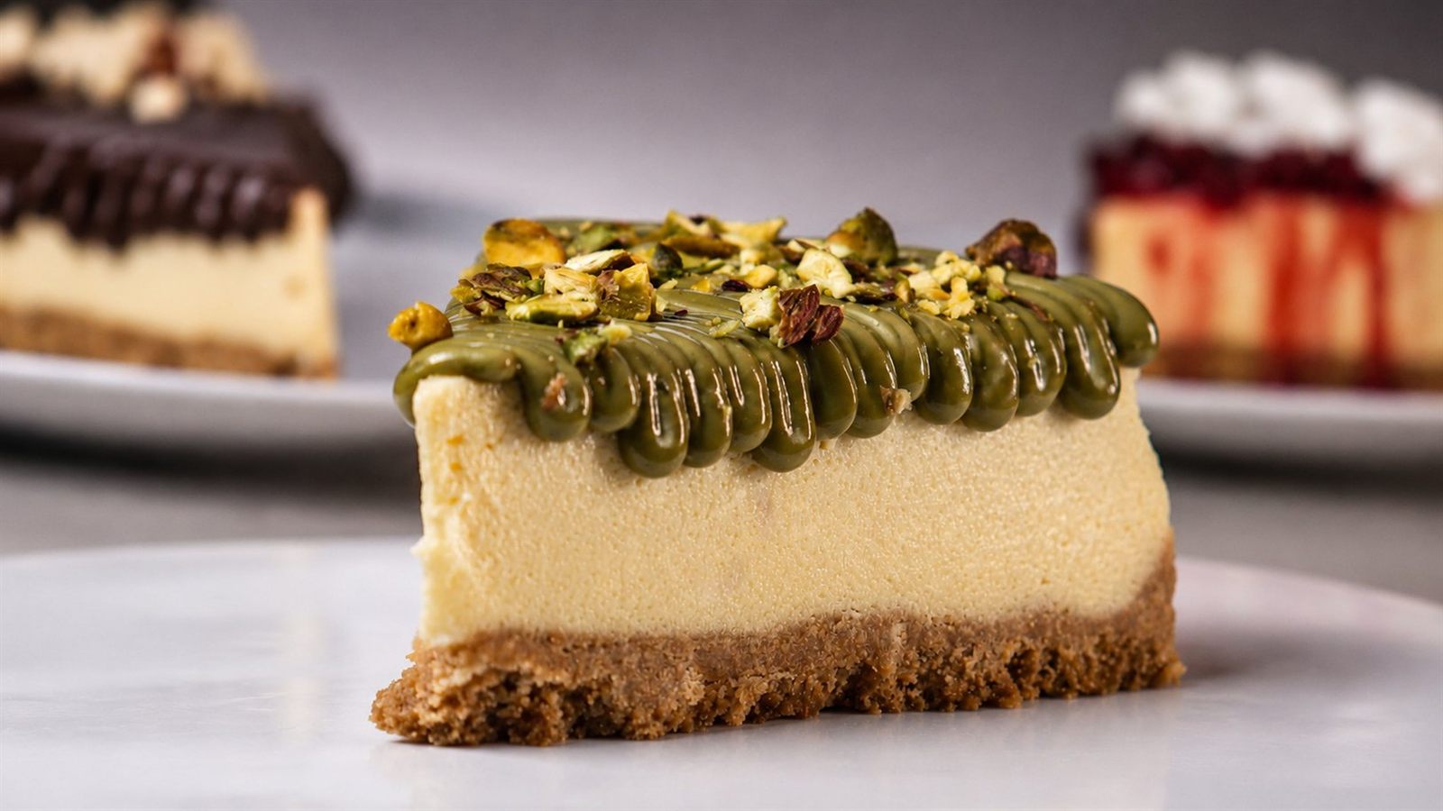 Porción de cheesecake de pistacho
